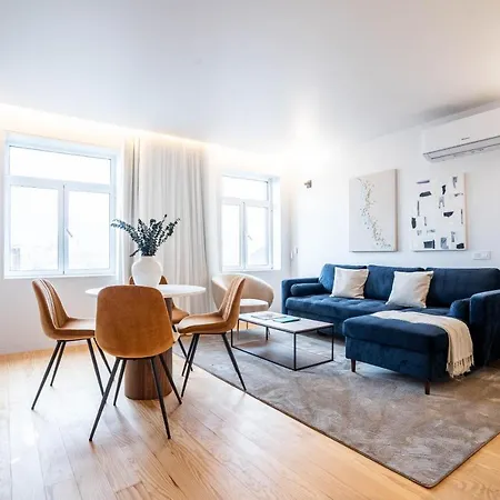 Penthouse With Views - Almada 551