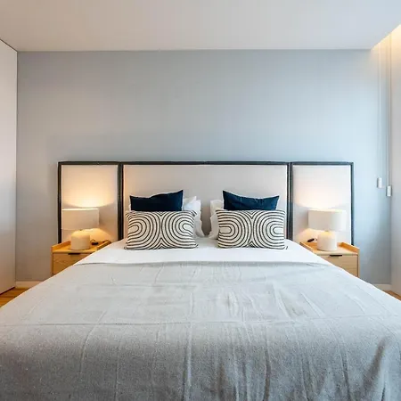 Penthouse With Views - Almada 551 *