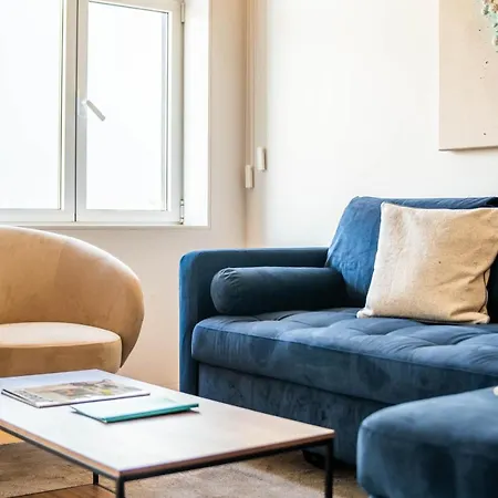 Penthouse With Views - Almada 551