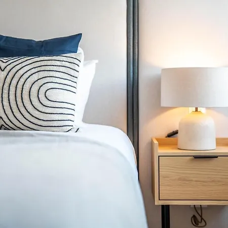 Penthouse With Views - Almada 551