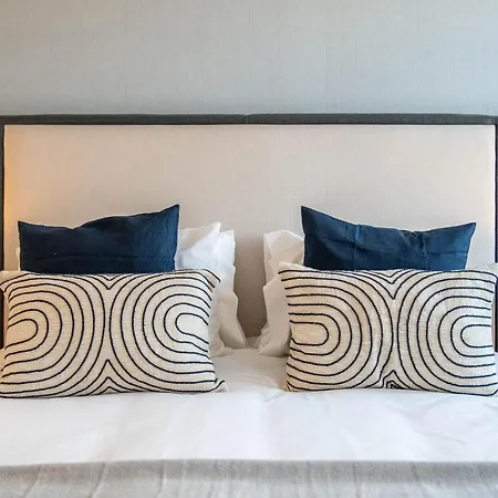 Penthouse With Views - Almada 551 Apartment *