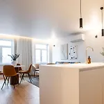 Penthouse With Views - Almada 551 Daire *