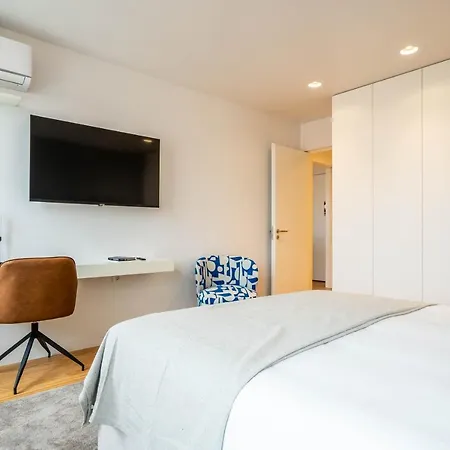 Penthouse With Views - Almada 551