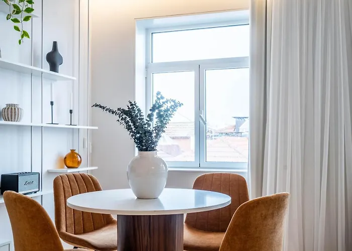 Penthouse With Views - Almada 551